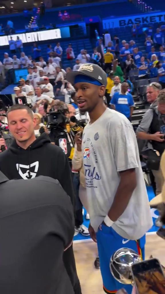 道理我都懂,但是為什么亞歷山大拿到MVP之后要掏襠