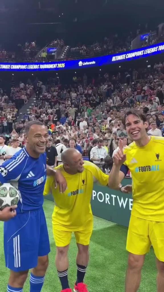 巴西傳奇三人組夢幻同框,誰的足球青春DNA動了?