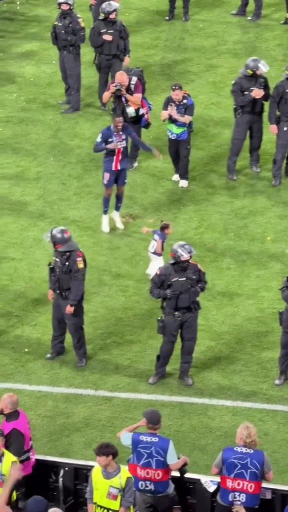 小登子成熟了賽后和女兒一起跳舞慶祝,今年金球獎穩啦~