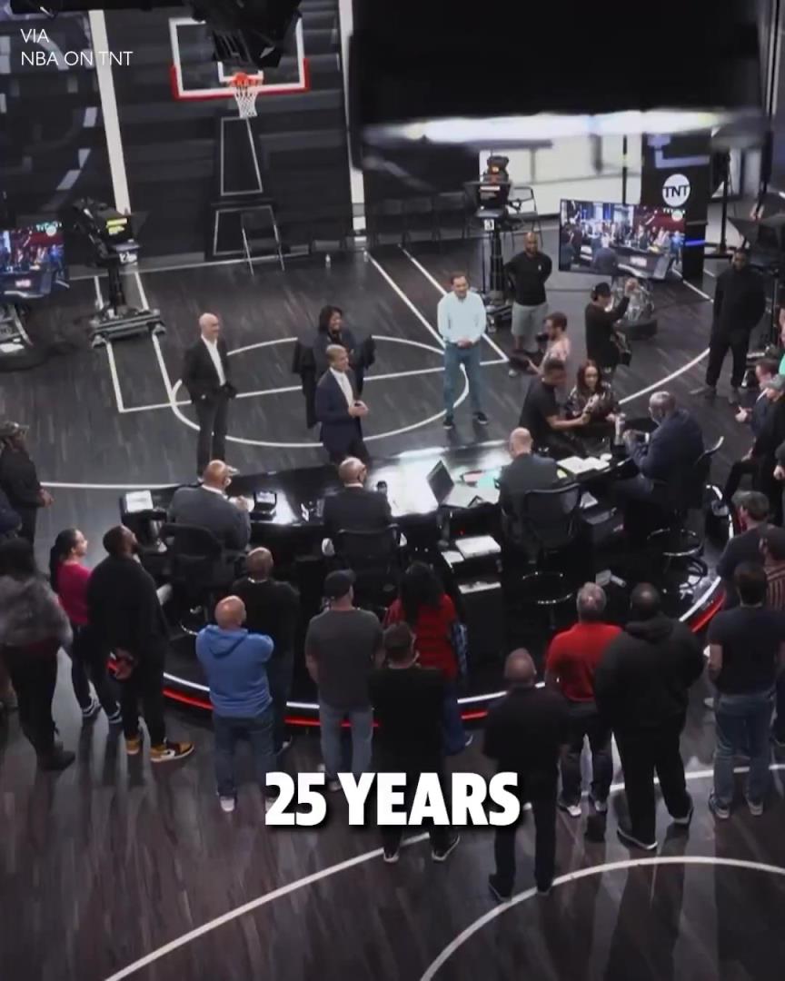 告別時刻!TNT向解說天團頒發戒指 令人難忘的瞬間