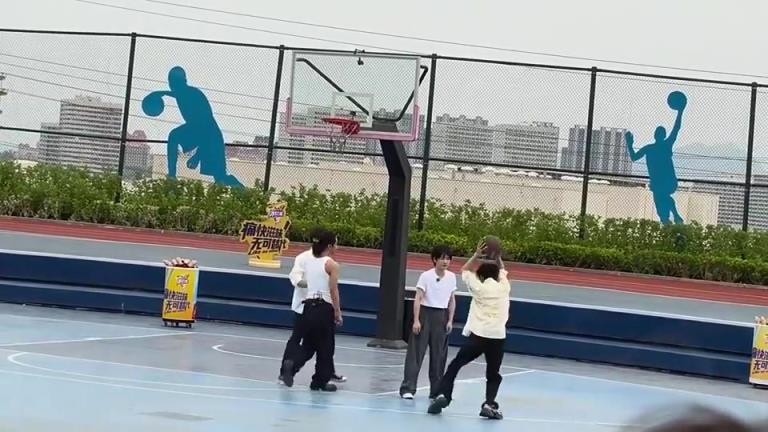 這腳步，這上籃，符合我對小鮮肉打籃球的刻板印象