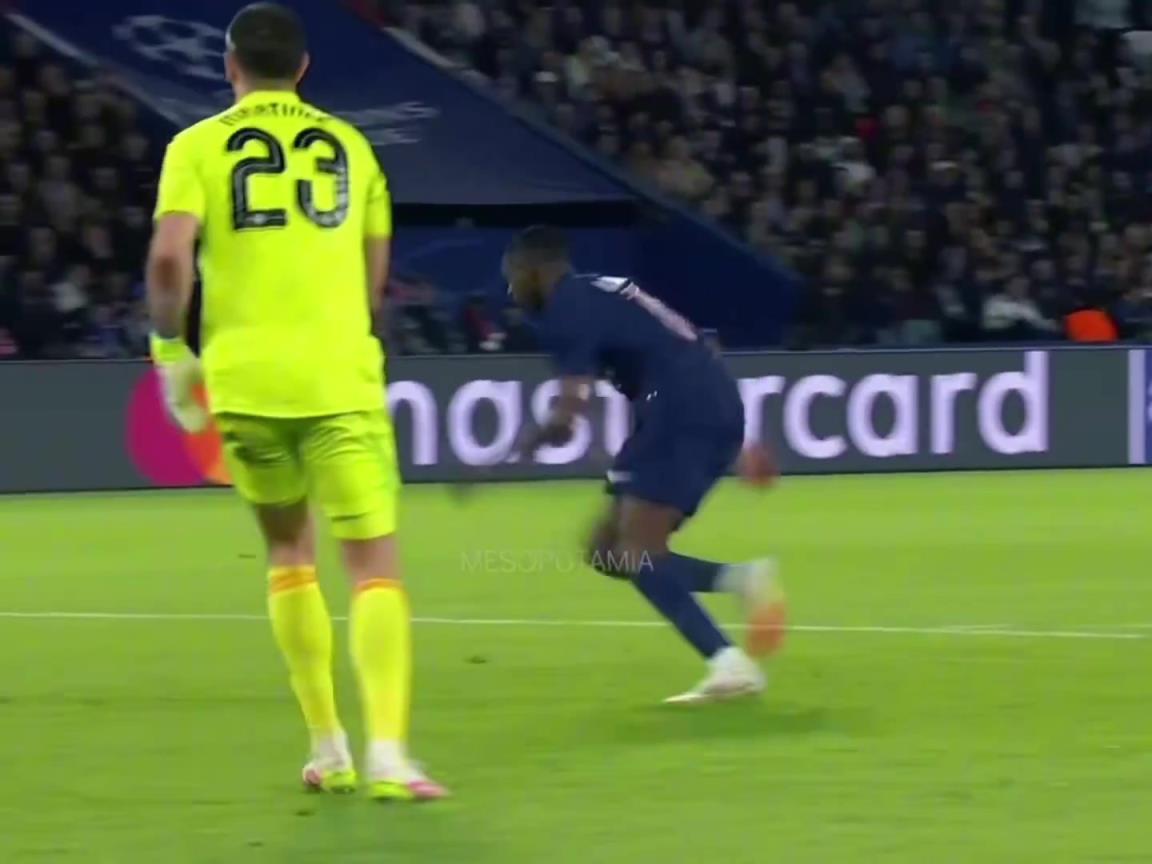 當(dāng)年登貝萊要有這餓虎撲食的模樣，梅西和哈維也不會差點(diǎn)被氣死！