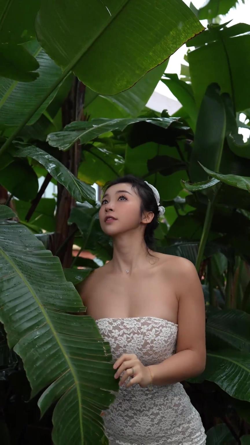 这大体格！张曼源晒性感视频：粽叶里面裹白糯米，是我最爱的白粽啦