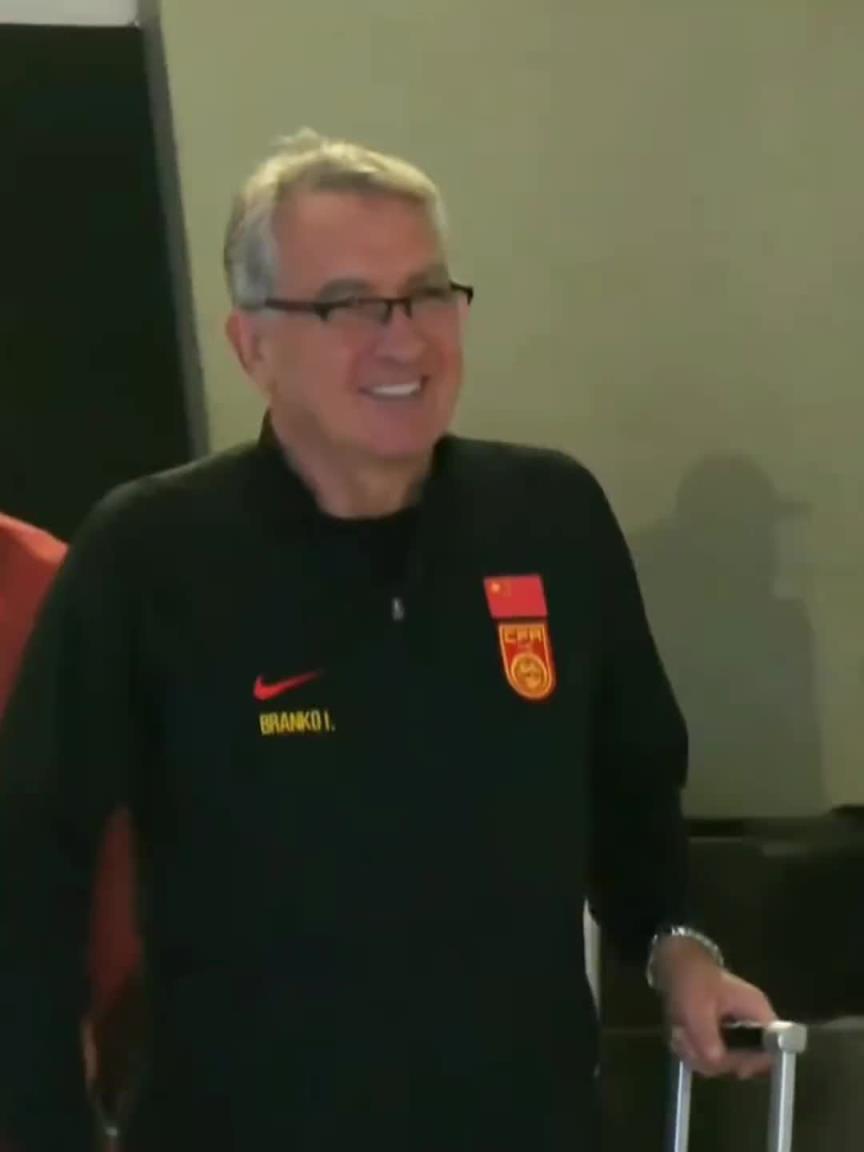 國足已抵達雅加達，必須取勝才能保留附加賽希望！