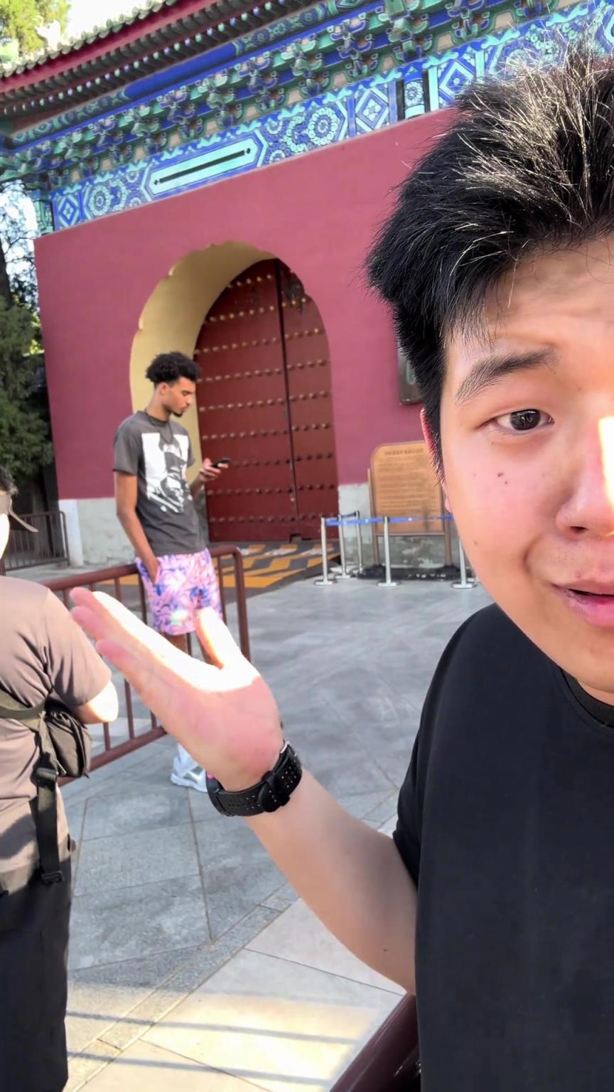 兄弟们！看看这是谁！