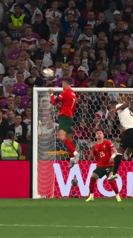 你敢相信這是40歲?C羅頭球爭頂再現神級彈跳和滯空