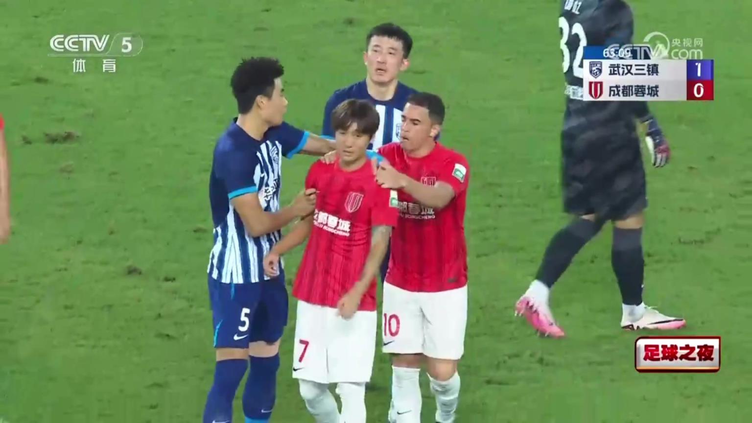 韋世豪談去年停賽4場(chǎng):我覺得動(dòng)作不大,如果別人可能紅牌都不會(huì)