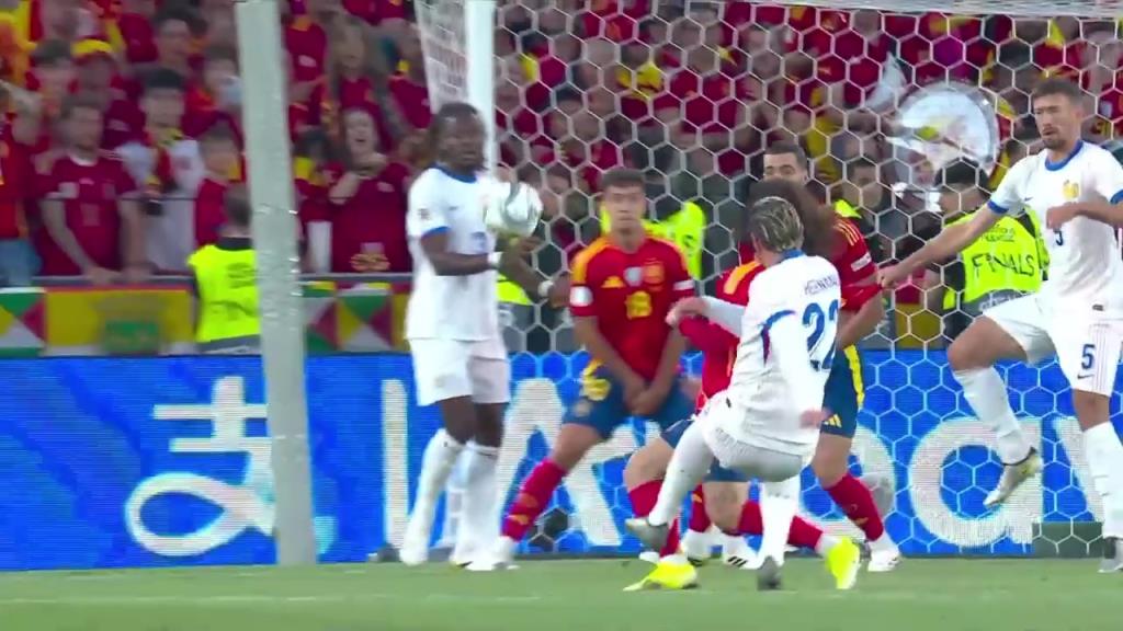 登貝萊底線傳中!拉比奧特巧妙一漏,特奧抽射擊中門框!