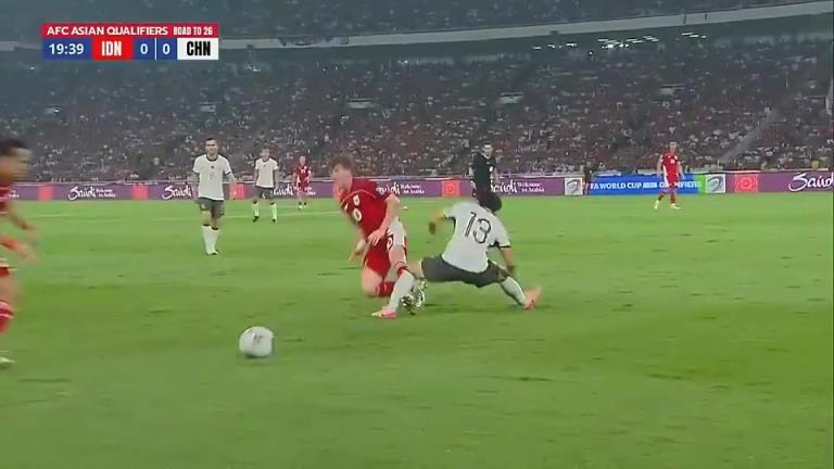 輸?shù)貌辉瑖?guó)足比賽中有出現(xiàn)過(guò)一次這種配合嗎?