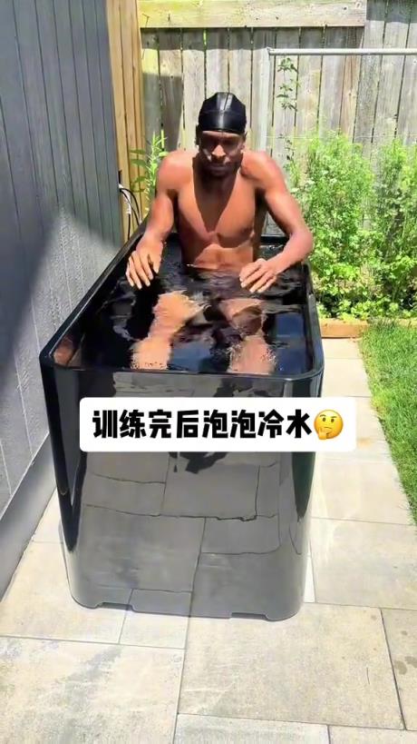 训练完后泡泡冷水迎接即将到来的总决赛 亚历山大