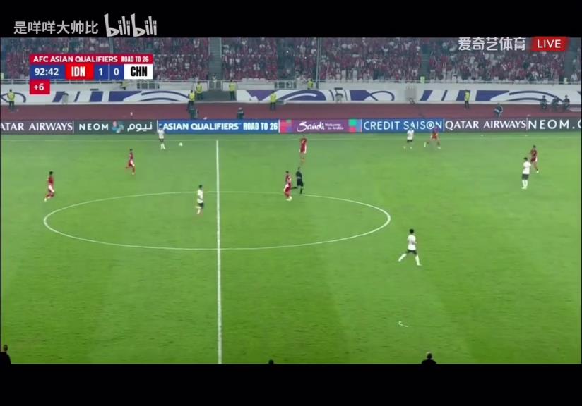 這球據說胡荷韜是想踢伊萬的，可惜力度也不太夠~