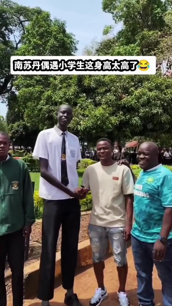 杜兰特批发市场？南苏丹小学生的身高也太离谱了