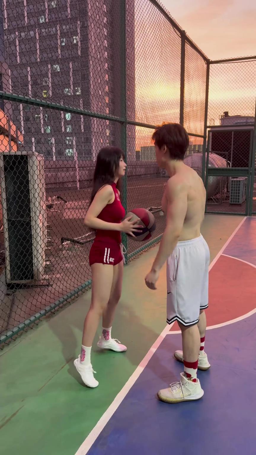 你小子防得住她么,換我來