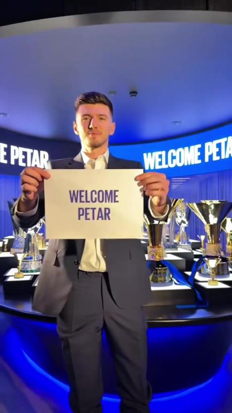 歡迎！國米官推曬視頻：新援蘇西奇來到俱樂部冠軍陳列室參觀