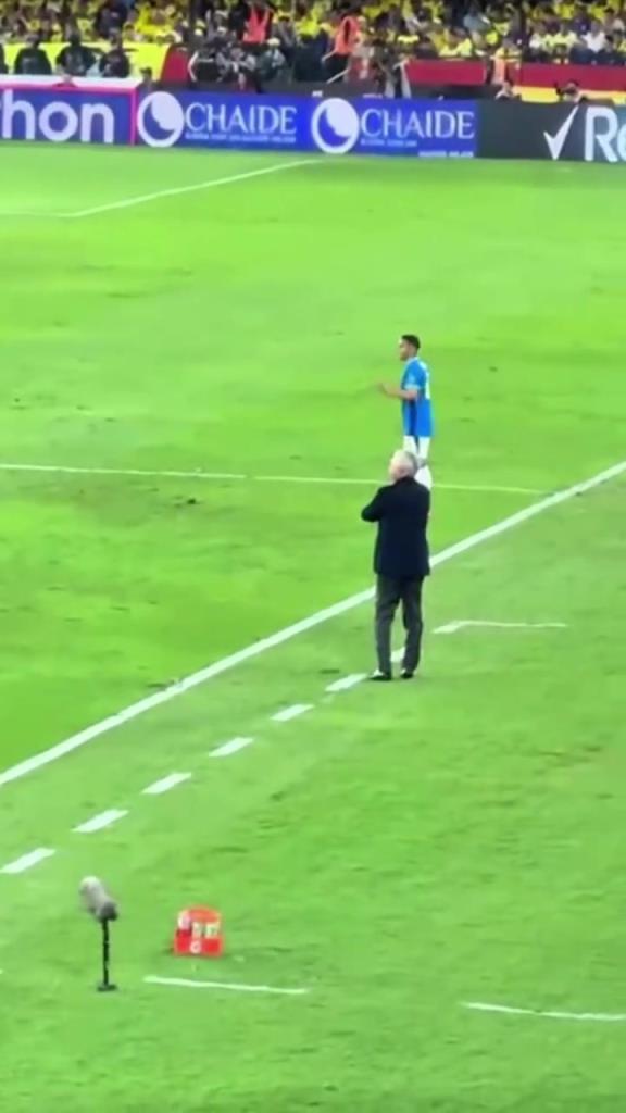 安切洛蒂執教首場巴西，60分鐘不進球坐不住了場邊指揮