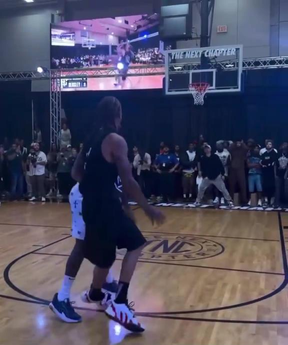 首次前NBA球員單挑直播 比斯利單挑拿捏師弟！全明星也模仿？