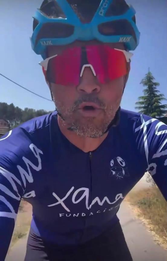 人逢喜事精神爽！請欣賞恩里克美妙的歌聲！