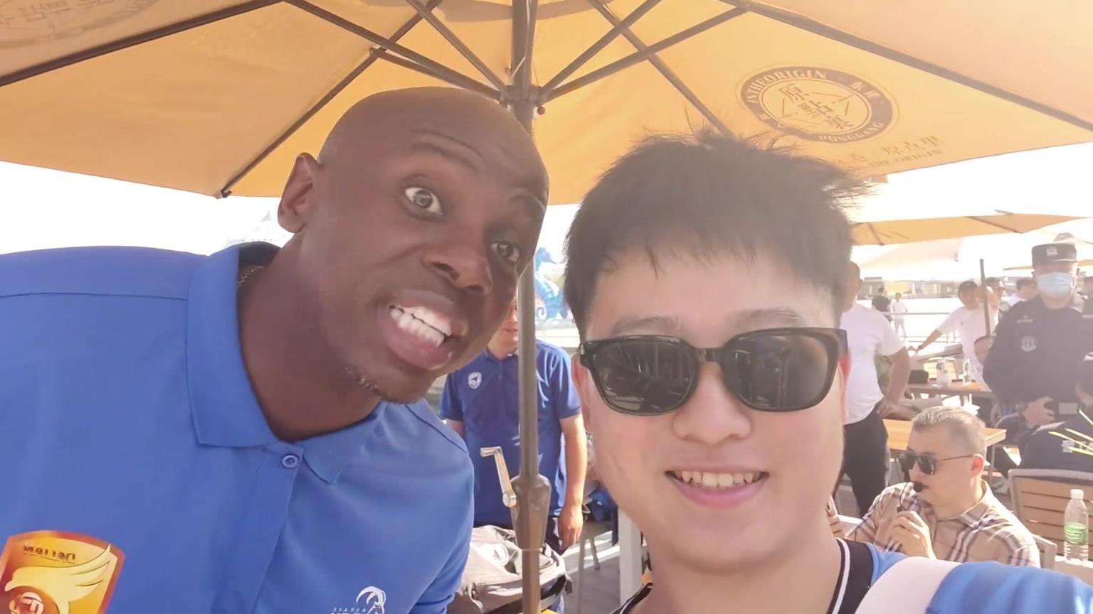 球迷：穆謝奎你覺得孫鉑咋樣穆謝奎：孫鉑傻X?。。?！