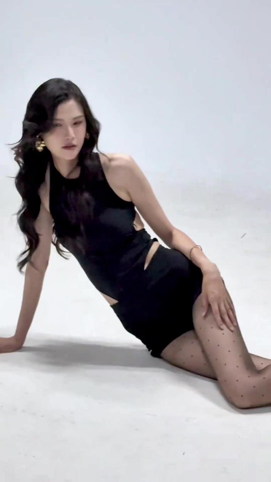 這也太養(yǎng)眼了！前女籃國手許諾的黑絲御姐風：我回來了~