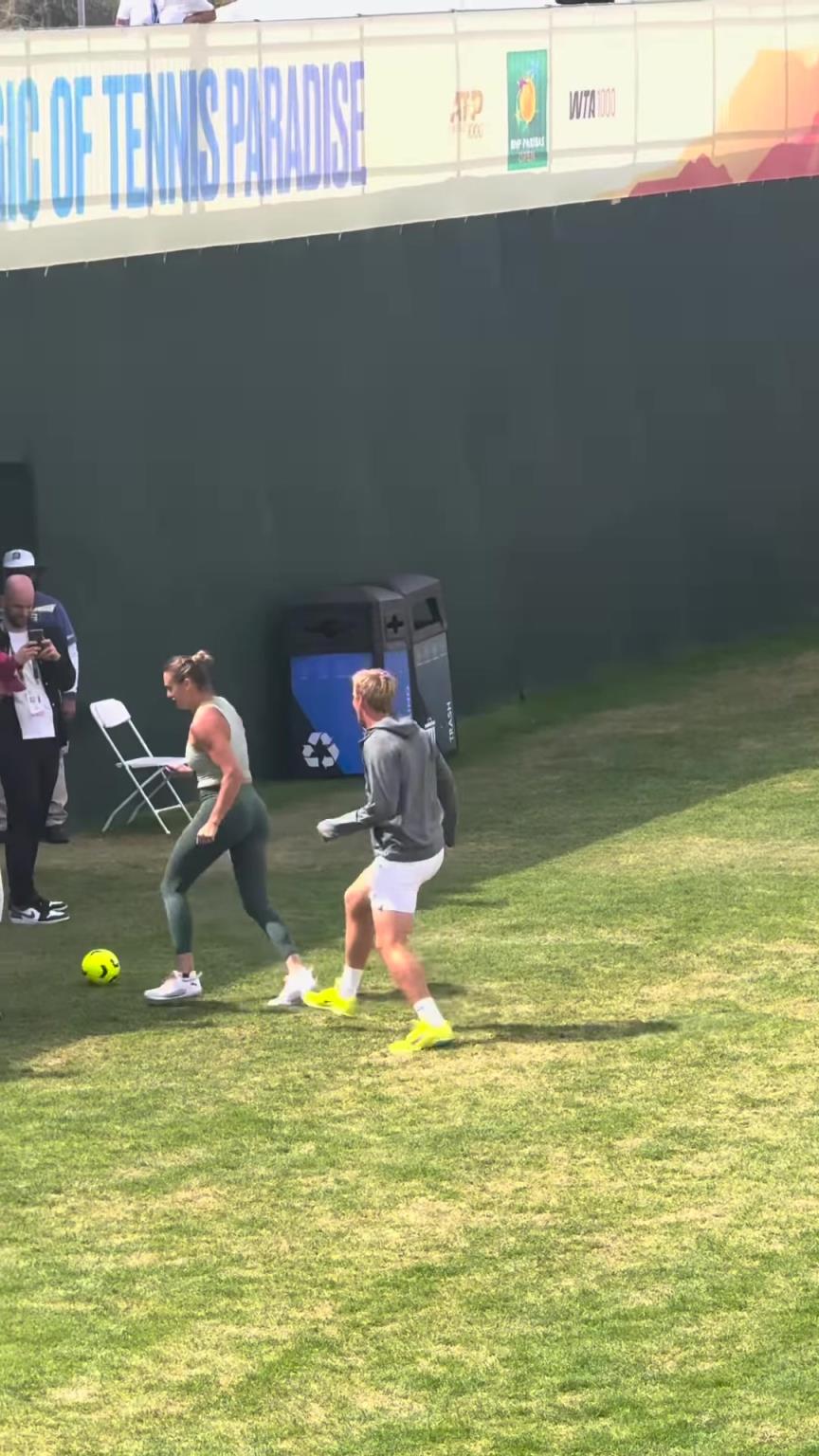 搖搖晃晃~薩巴倫卡竟然會踢球，這體格這盤帶跟男足似的