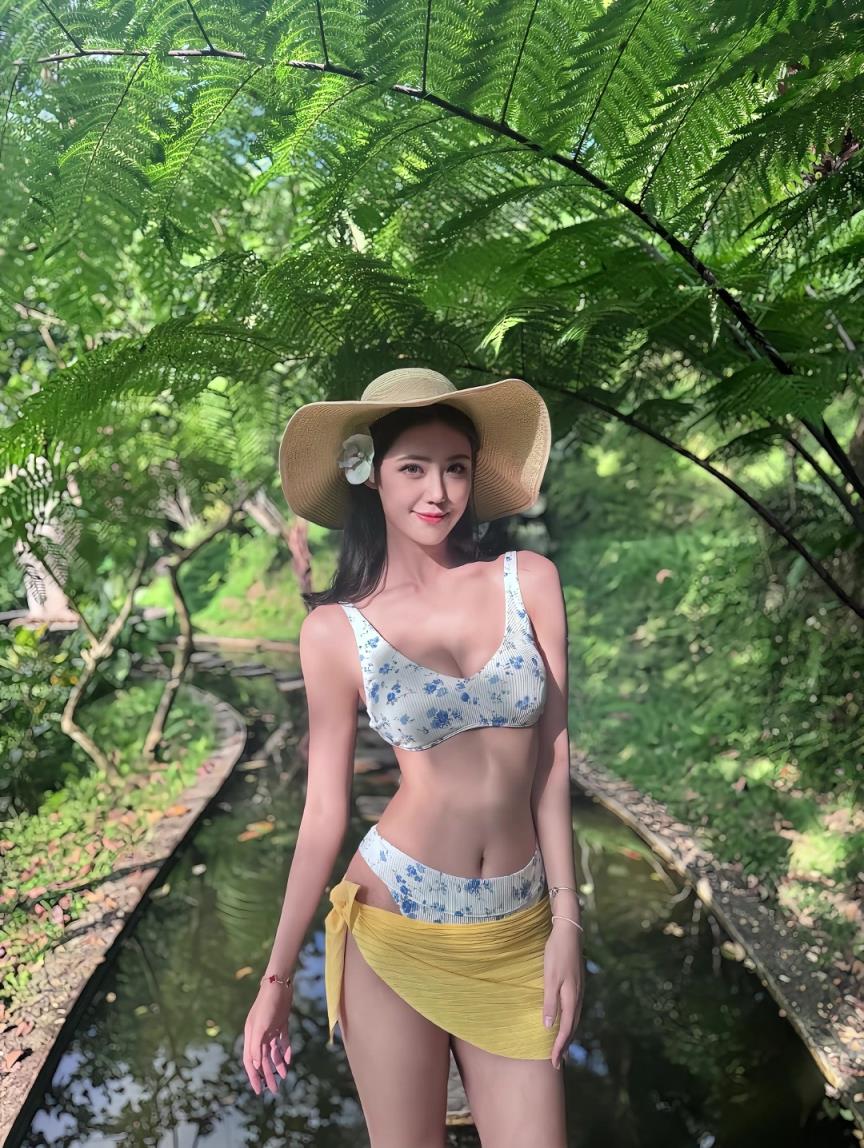 便宜林葳那小子了!女籃美女球員卓識的玩水照:夏天來了