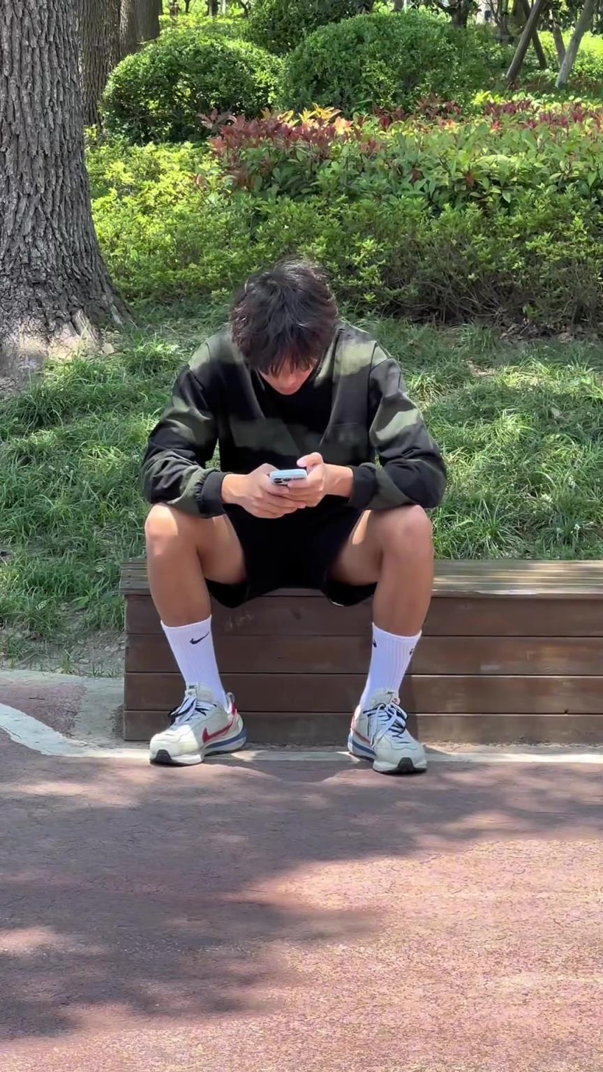 蒯紀聞和李新翔現身世紀公園，老蒯這腿是不是練變形了