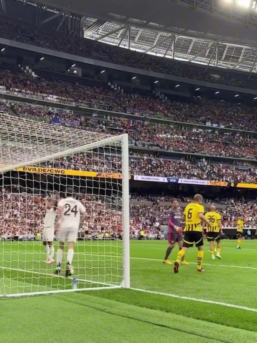 重回伯納烏！巴普蒂斯塔破門后，瓦拉內、馬塞洛和克羅斯擊掌擁抱