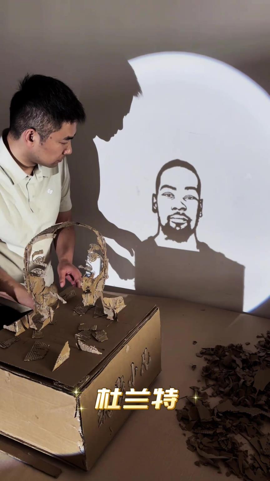 博主用紙影致敬雷霆三少：杜威登擎天撼地，俄城舊夢永耀聯(lián)盟