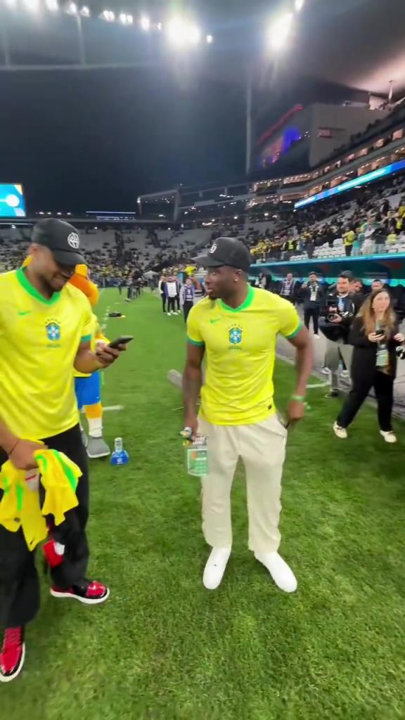 如果字母踢足球？來到巴西字母哥當然要看一場巴西足球啦