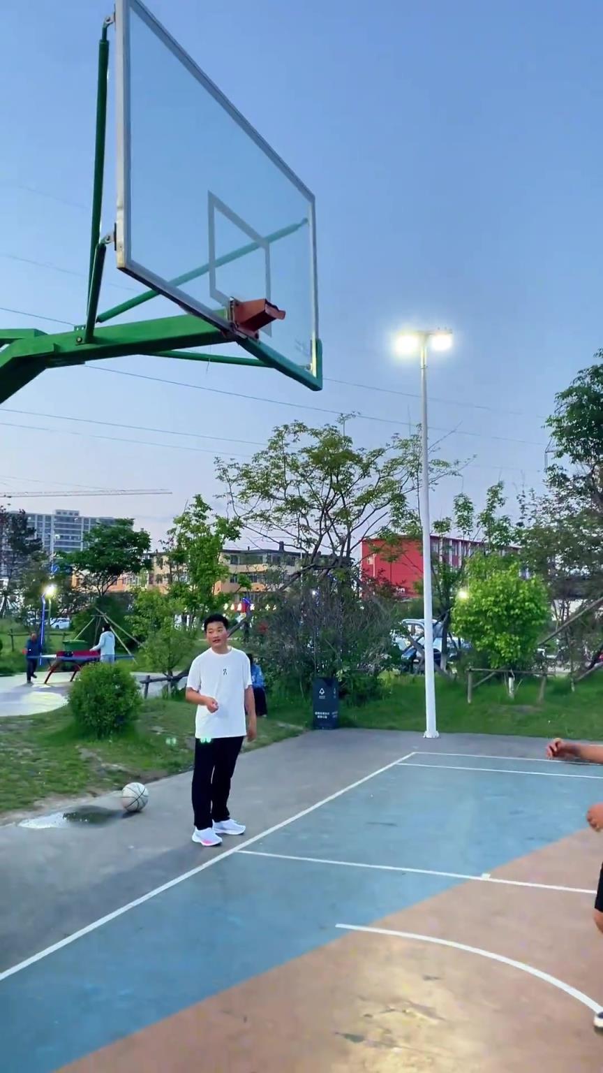 清華北大吧友何在？來看看這球到底進沒進