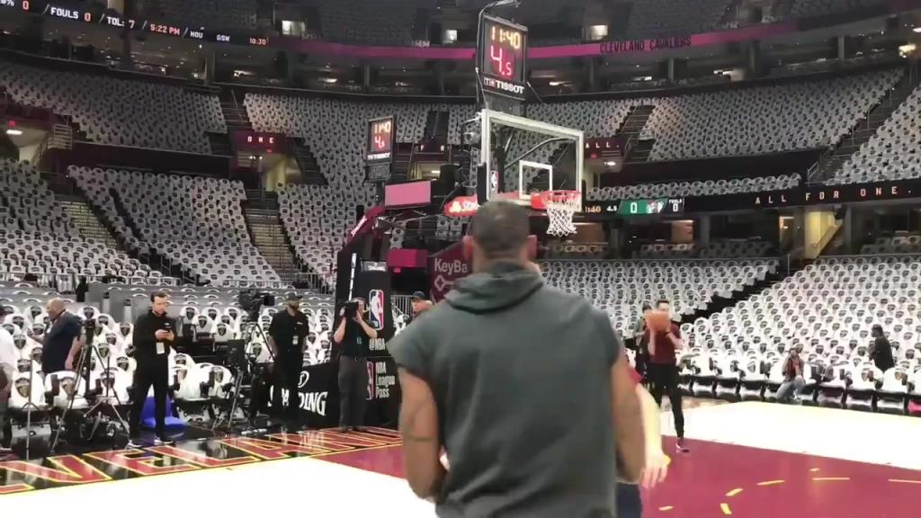 投籃姿勢固定,出手柔和!2018是不是老詹生涯投籃狀態最好一年?