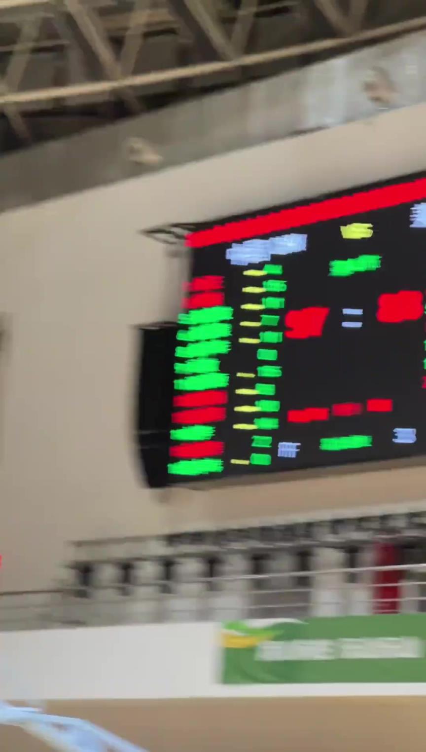 他們都等著看你們笑話，可偏偏你們最爭氣！