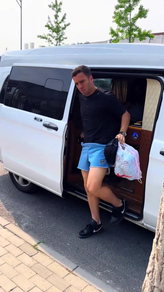 塞鳥歸隊！國安眾國腳們已于昨日抵達北京，今日將隨隊訓練