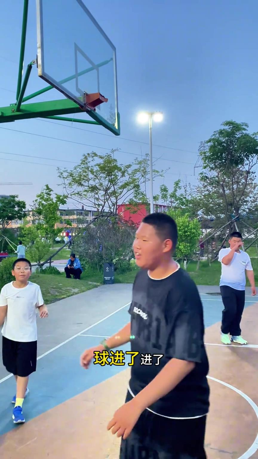 兄弟們，這球你怎么看？…...