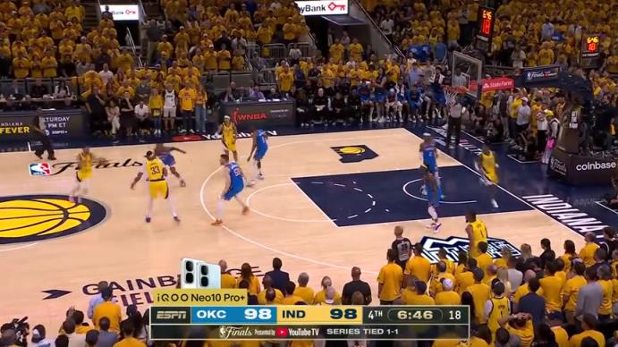 這球太關(guān)鍵!哈利撤步強(qiáng)投三分助步行者成功反超,雷吉-米勒鼓掌