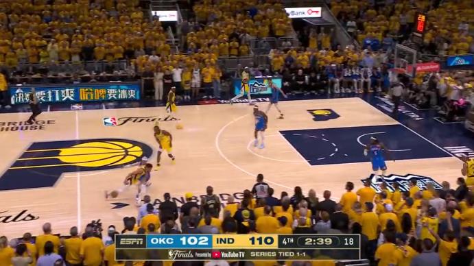 卡魯索面斷哈利,隨后反擊遭內(nèi)史密斯兇狠犯規(guī),裁判回看未升級