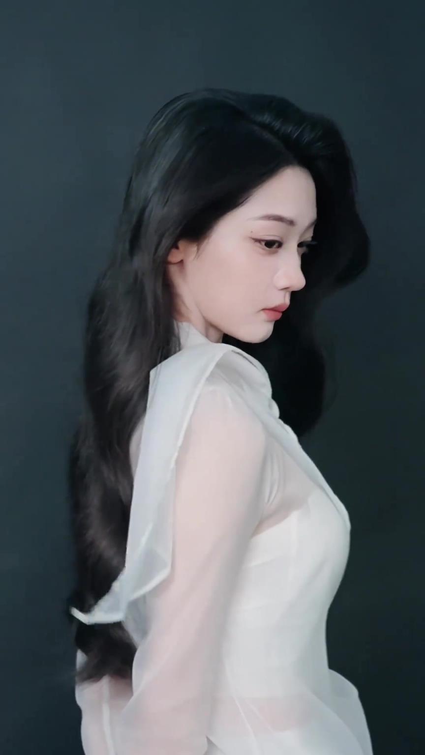 美??！美女主播婧雯一身白色的紗裙穿搭：純白戰(zhàn)神