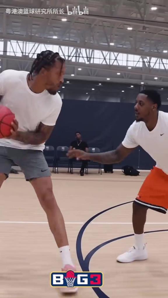 直播中承認(rèn)曾在單挑打爆詹姆斯!比斯利單挑到底是什么水平呢?