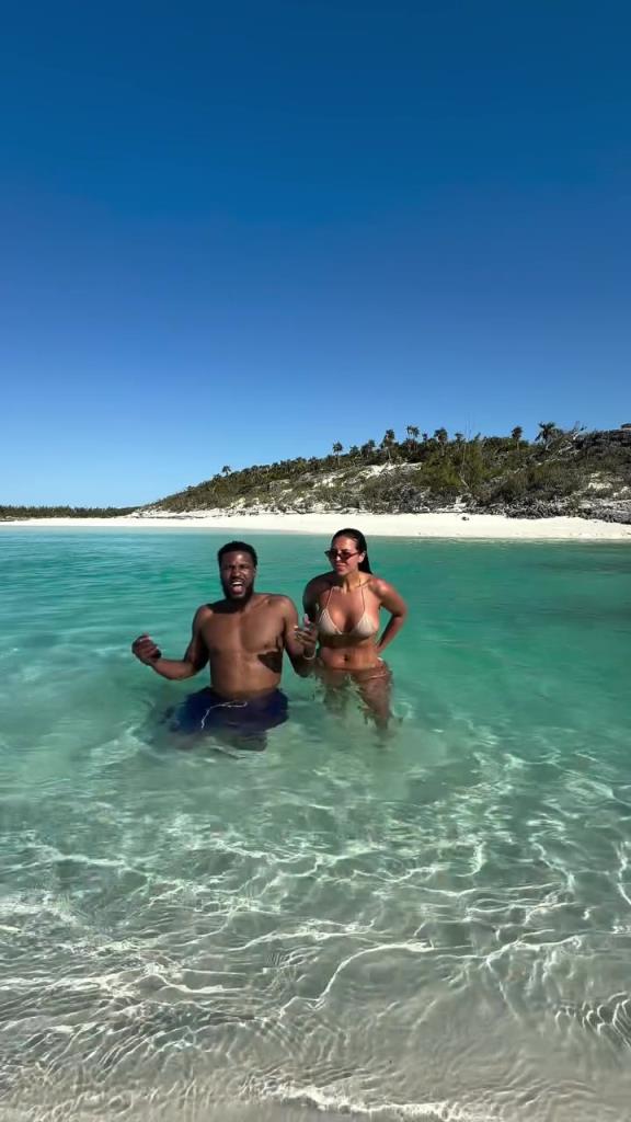 馬利克-比斯利這是帶老婆上哪度假去了?海水這么清澈