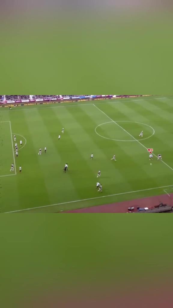 誰說射門一定要到門前？打開八倍鏡一樣可以進球！