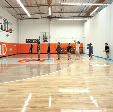 鬼知道這群人用了幾個充電寶