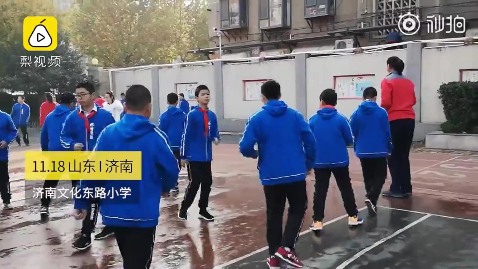 鶴立雞群！11歲就2米1，來看看張子宇小學時期的采訪