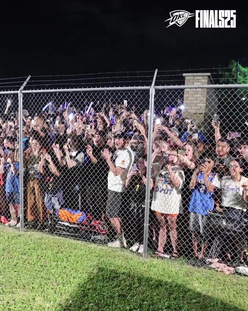 OKC備戰天王山!俄城球迷凌晨三點半接機 迎接雷霆隊員回家