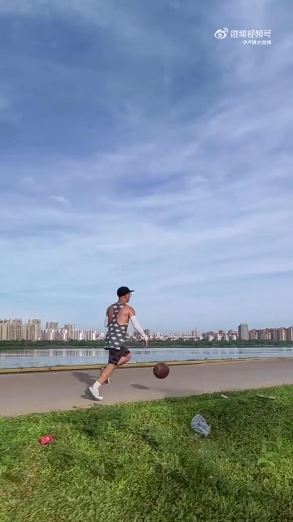 有沒(méi)這兩項(xiàng)運(yùn)動(dòng)都喜歡的？籃球+跑步=快樂(lè)加倍！
