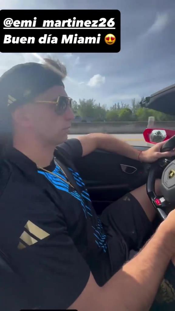 開始炸街！大馬丁開著超跑在路上發出陣陣聲浪，是真帥啊