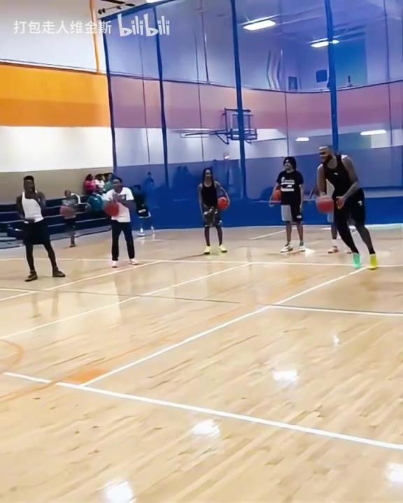 滿級大佬回新手村?加福德現身野球場,上演大風車隔人暴扣!