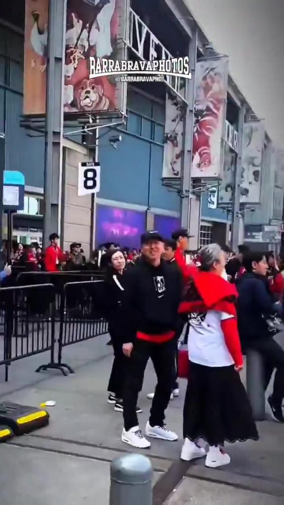 浦和球迷用西語嘲笑河床球迷：河床隊，我的朋友，你這個混蛋！