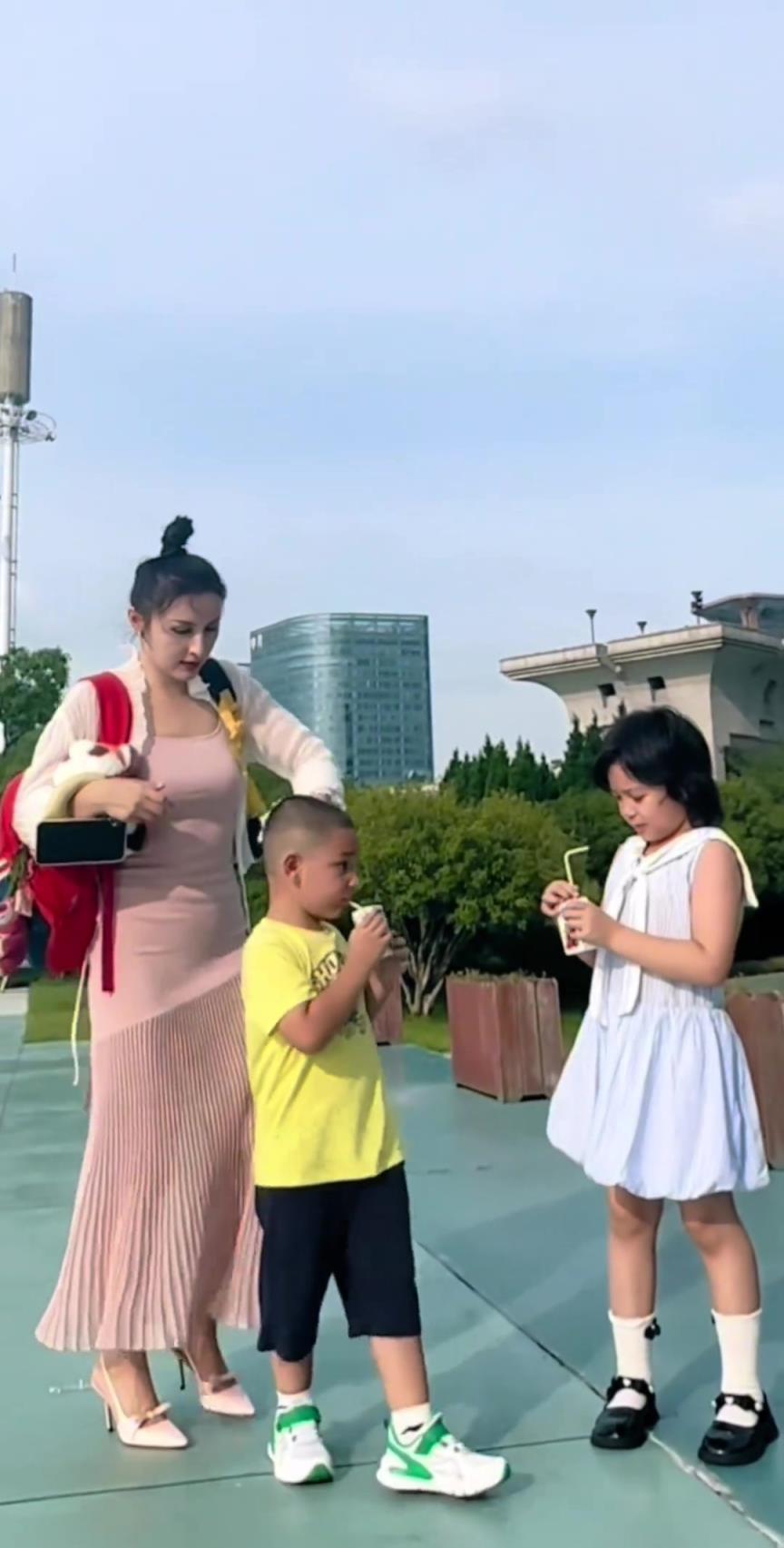 離婚了？西熱妻子曬視頻：從今天開(kāi)始我將正式獨(dú)自帶兩個(gè)孩子~