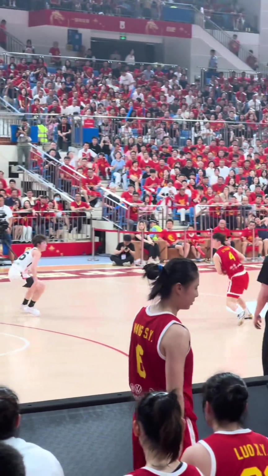 啥叫頂級團(tuán)隊配合？看中國女籃如何拆解日本隊防守
