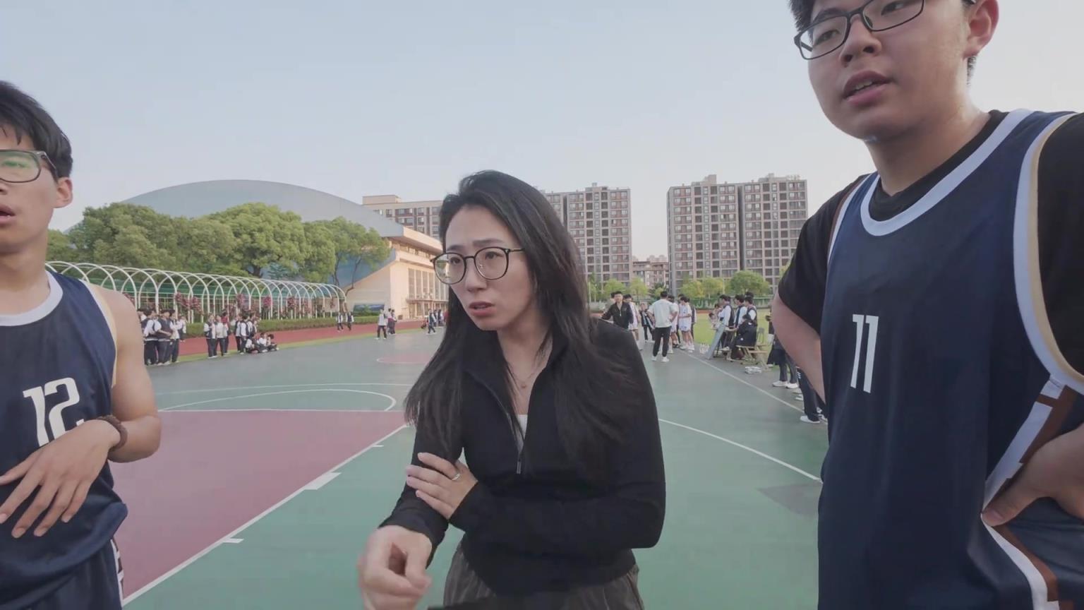 教你化學(xué)你不聽 教你這個(gè)總得聽吧！化學(xué)老師球場(chǎng)上滿滿壓迫感